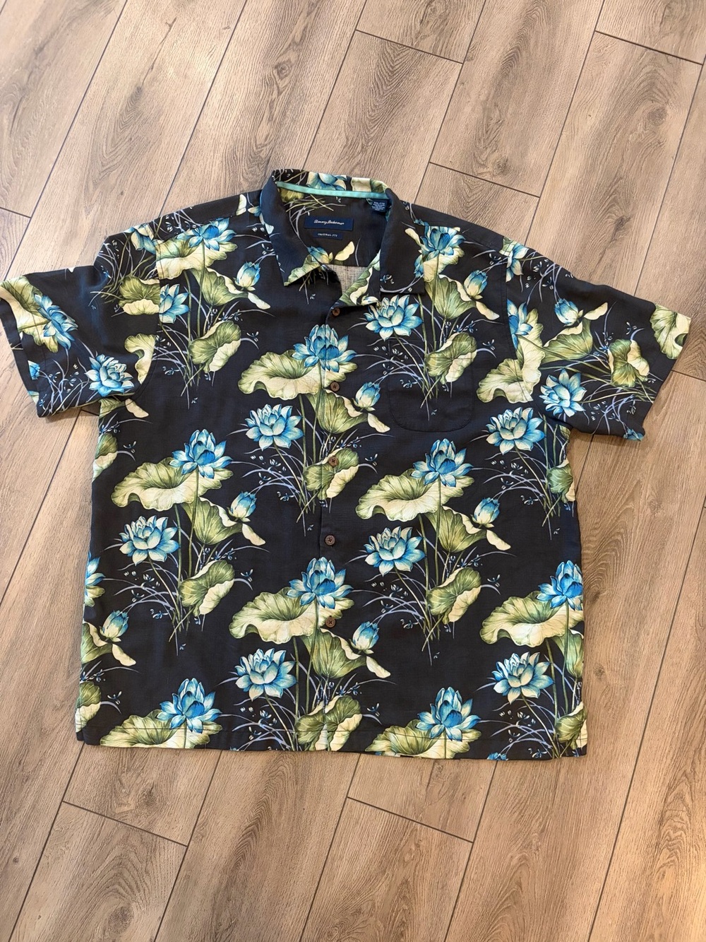 Tommy Bahama 70% SILK Short-Sleeve Button-Down BLACK with print. XXL